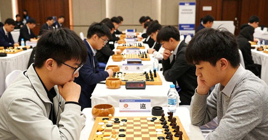 Samarkand ngày 26 tháng 9: FIDE bầu chủ tịch, lời hứa đưa Carlsen trở lại và hai tập hồ sơ chưa đóng