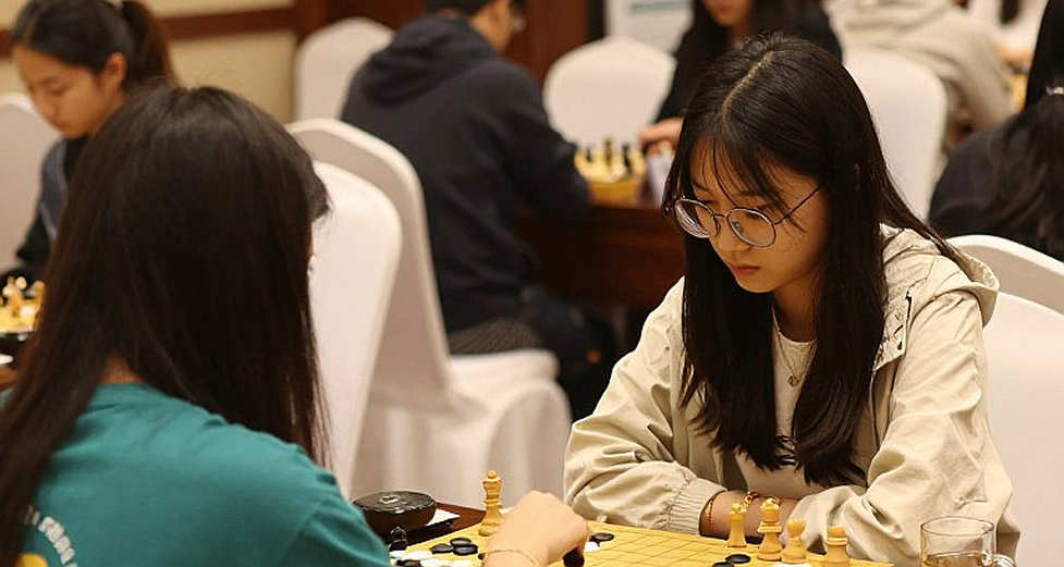 Đằng sau tiêu đề FIDE: Khi cờ vua bị đem làm mồi câu cho một sản phẩm