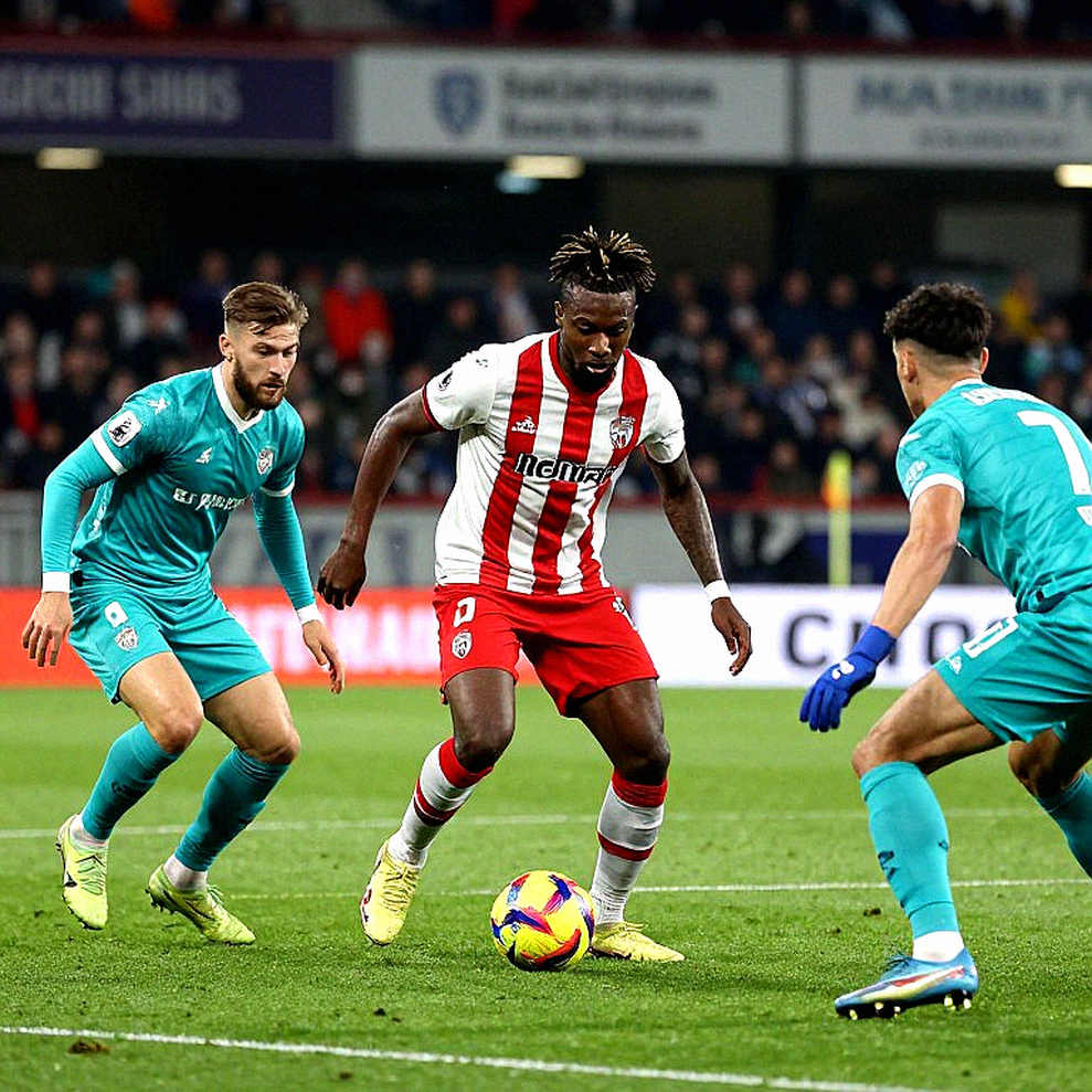 Phút 19 và khoảng trống bên hành lang trái của Fenerbahçe