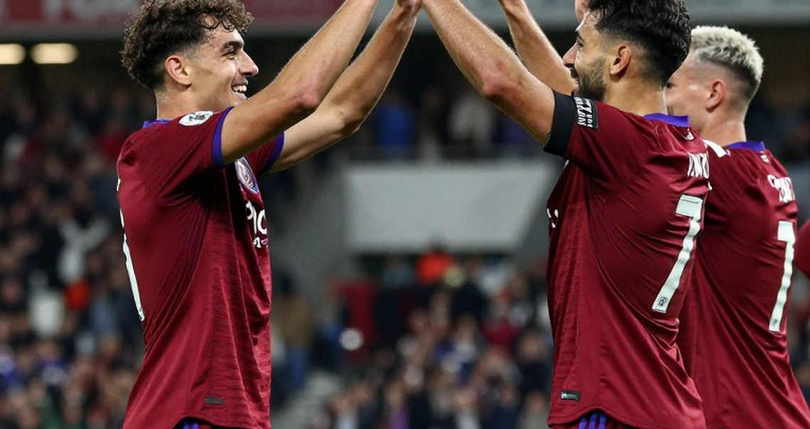 Ba trung vệ ở V-League: Khi bản đồ chiến thuật được vẽ bằng nỗi sợ